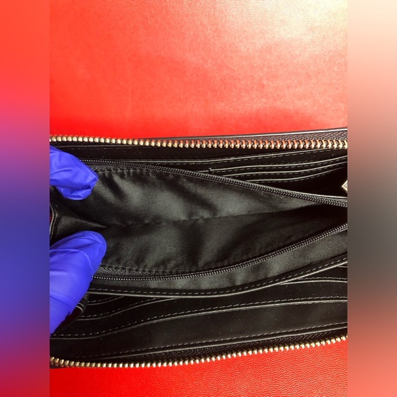 Guess Zip Around Accordion Wallet Black 8 x 4 x 1 - Picture 9 of 11